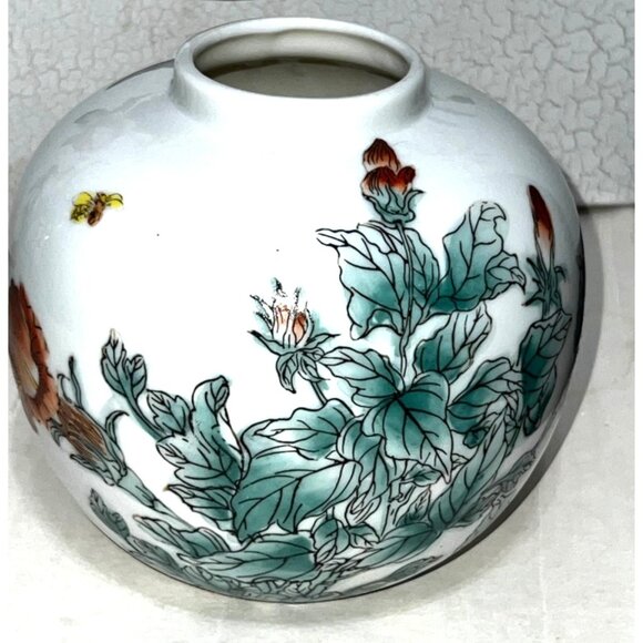 Nora Fenton Designs Hibiscus Flowers and Bees White background Porcelain Vase - Picture 3 of 9